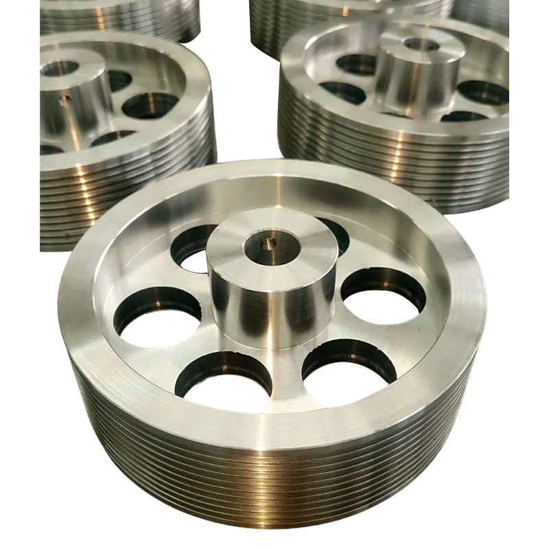 How does the metal parts conductive wheel ensure efficient and stable current transmission?